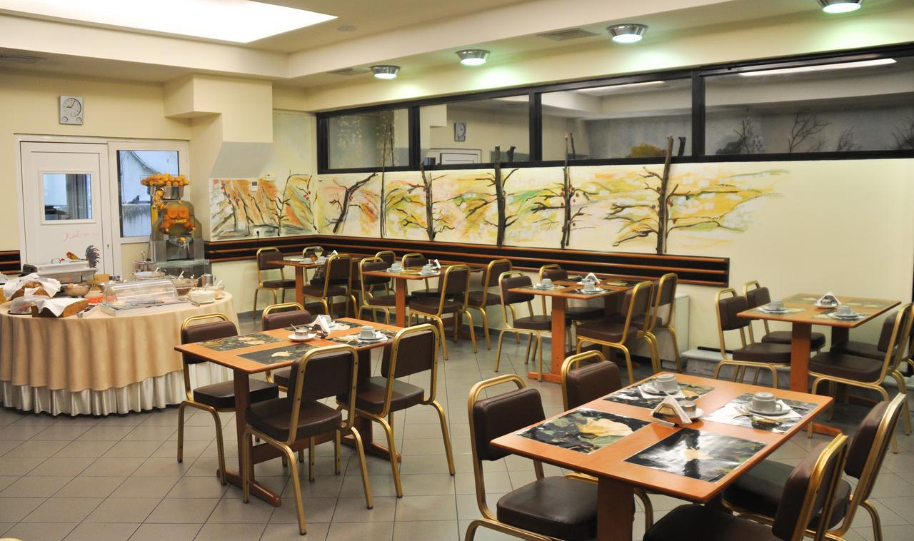 Hotel Metropol Larissa Luaran gambar